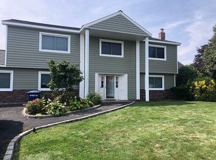 63 Oleeta Rd, Mount Sinai, NY 11766