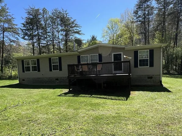 17 Homestead Rd, New Castle, VA 24127
