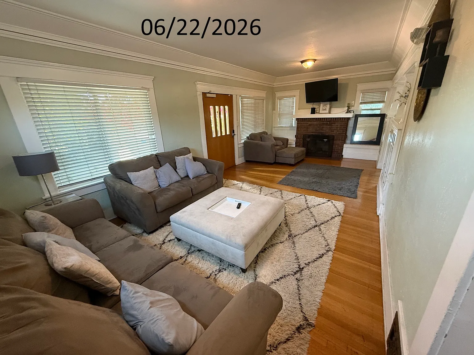 6 bed, 2224 sqft, $1,150 — Photo 2