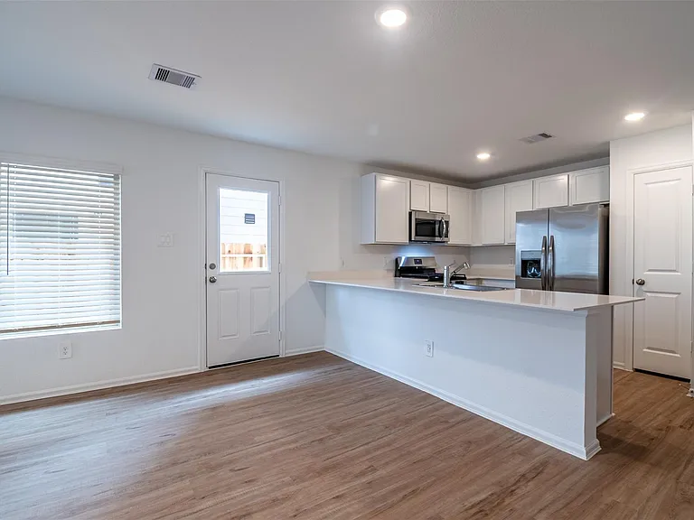 1508 Las Cuevas Dr — Photo 5