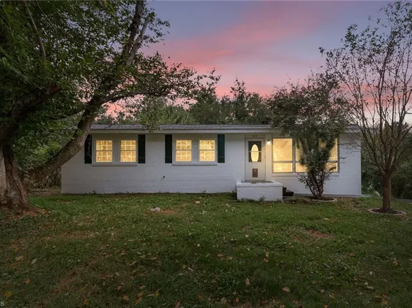 1610 Wolfe Rd, Greensboro, NC 27405