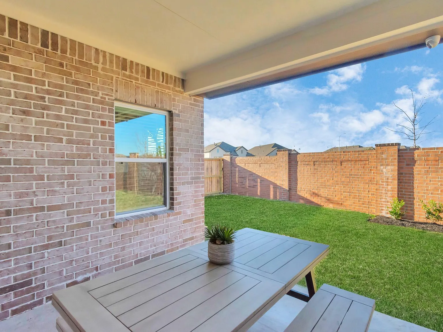 4 bed, 2.5 bath, 1904 sqft, $2,699 — Photo 3