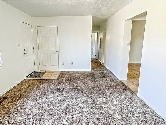 5th image of 530 Western Pl