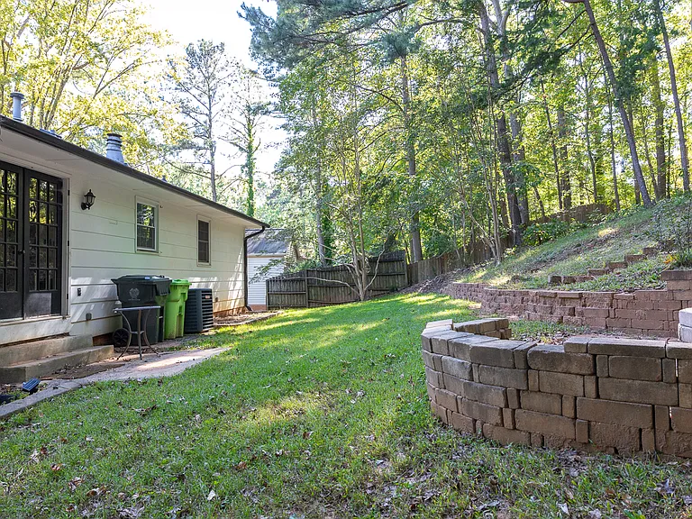 6617 Lynndale Dr — Photo 22