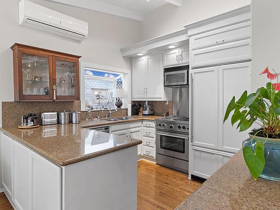 2nd image of 316 33rd St #316