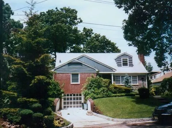 19347 Salerno Ave, Hollis, NY 11423