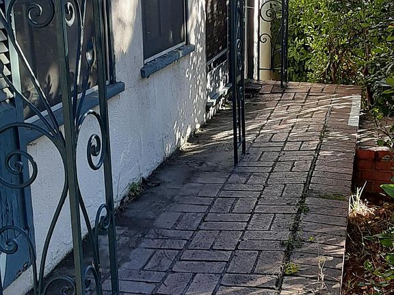 Private FRONT PATIO for this unit!