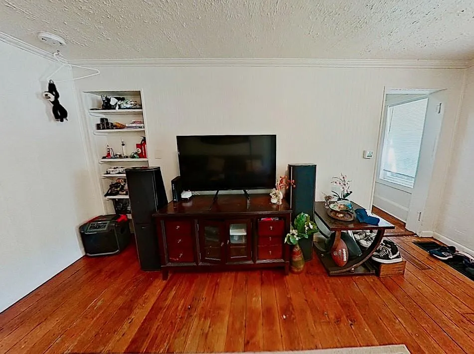 4 bed, 1747 sqft, $2,640 — Photo 3