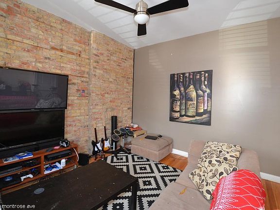 3rd image of 1756 W Montrose Ave #915
