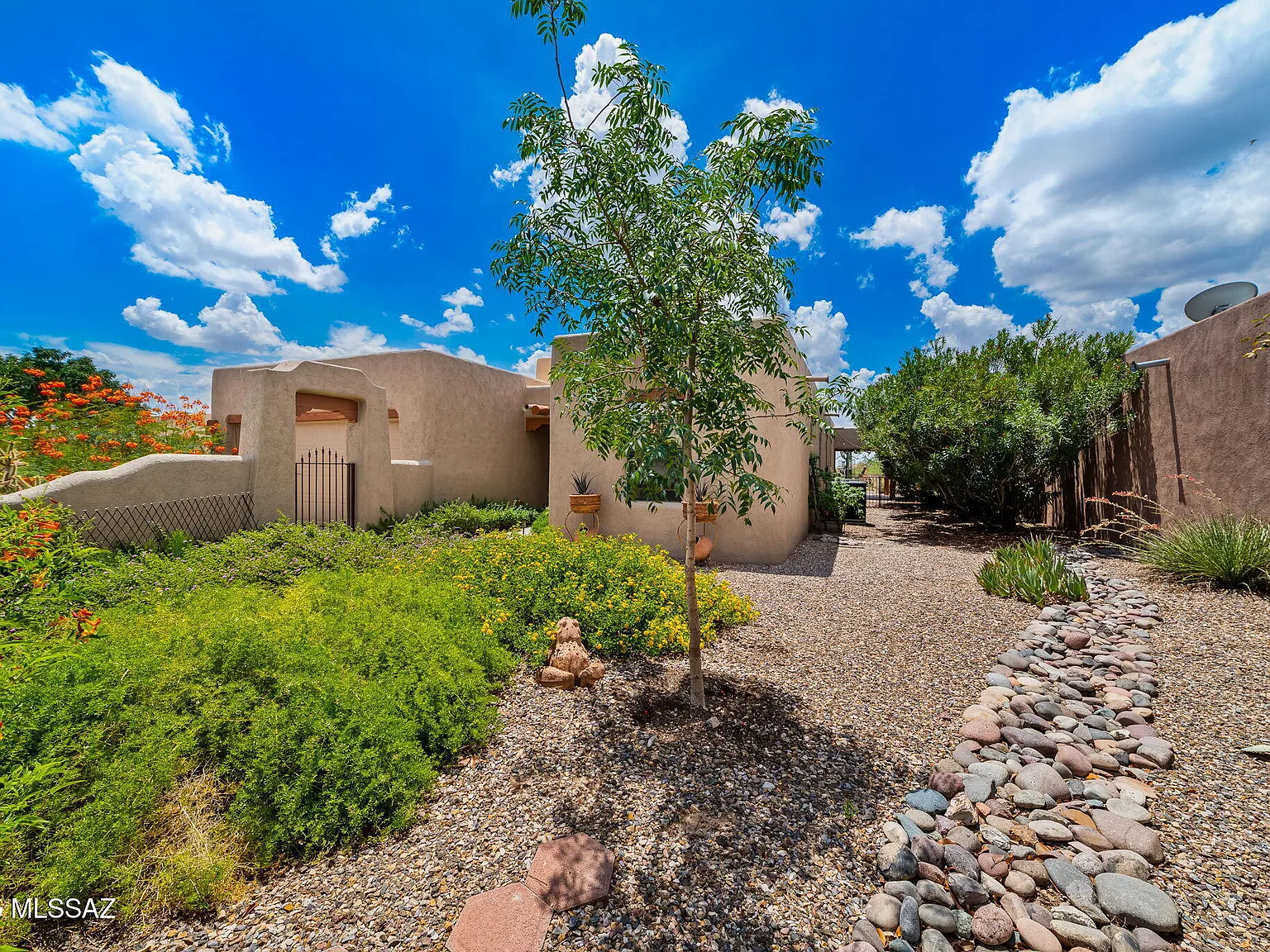 3 bed, 2.0 bath, 1950 sqft, $2,850 — Photo 4