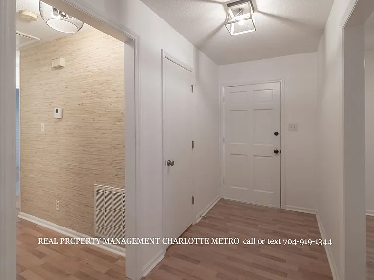 1059 Woodlake Ln — Photo 28