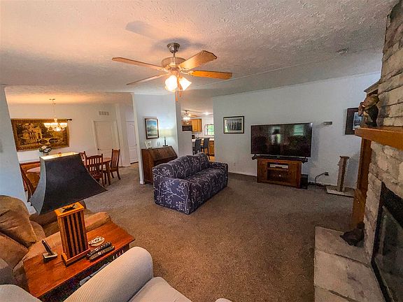 3rd image of 275 Jenny Ln