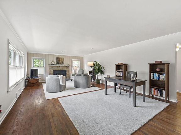 4th image of 285 Beverly Pl