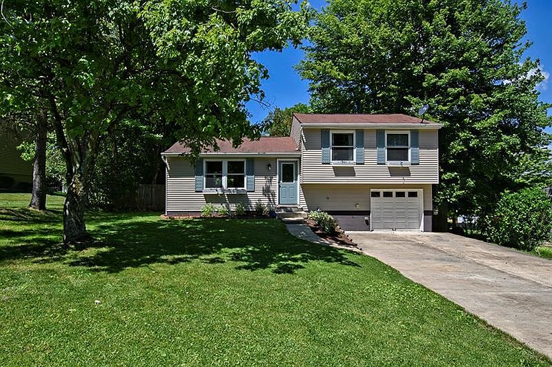 1st image of 402 Deerfield Dr
