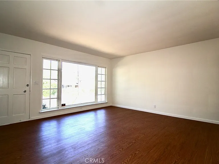 21470 Providencia St — Photo 7