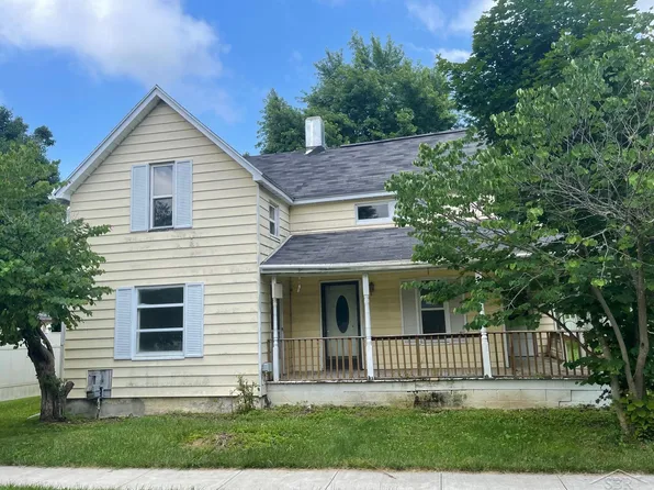 8467 East St, Millington, MI 48746