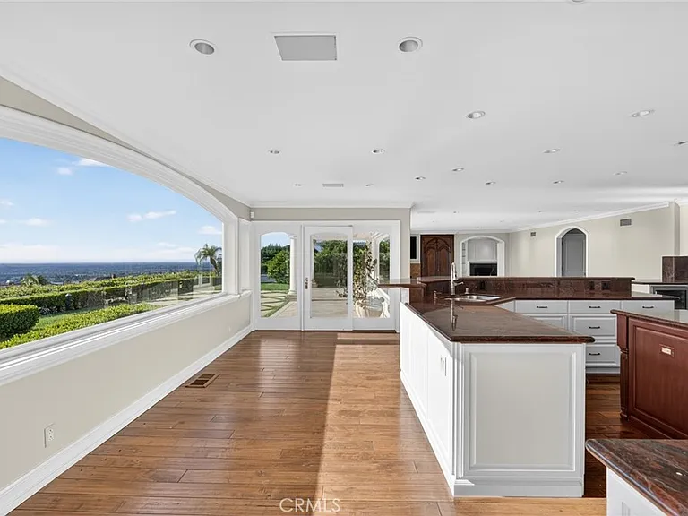 49 Cambria Dr — Photo 22