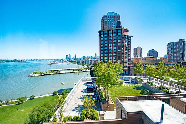 Sold by Level Group | media 10