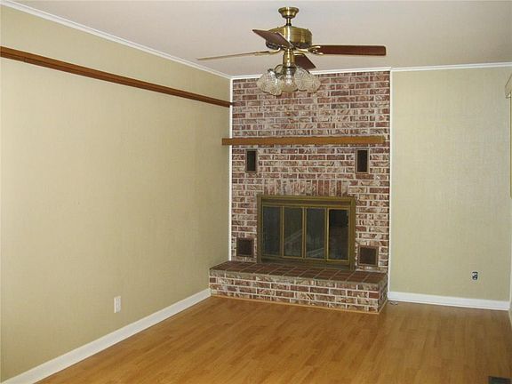 4th image of 1833 N Woodland Ave