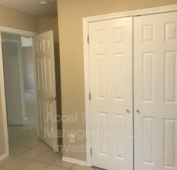 1304 E Quail St #D — Photo 7