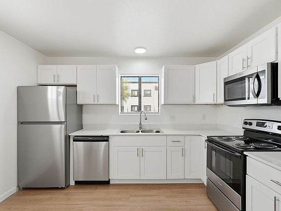 4th image of 317 N Vine Ave #282