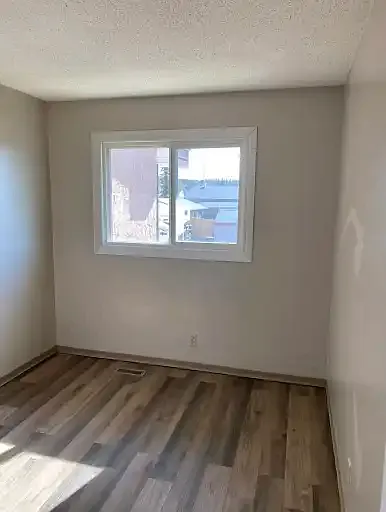 3 bed, 1.0 bath, 1100 sqft, $1,000 — Photo 4
