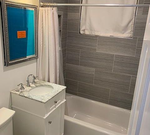 Upstairs full bathroom