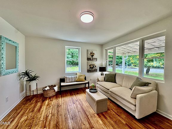 5th image of 360 Woodsdale Rd