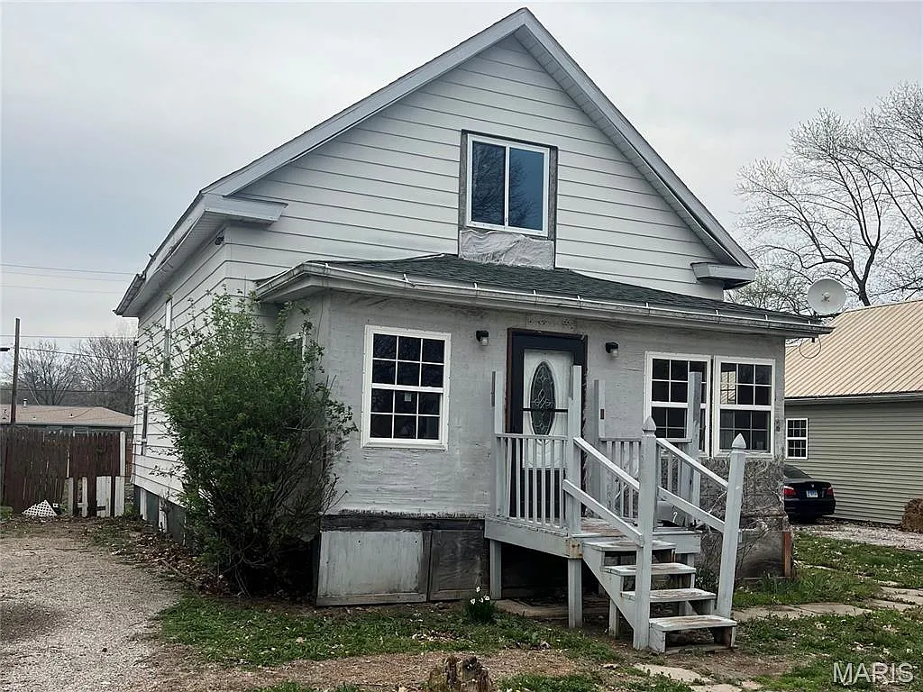 709 1st St photo 1