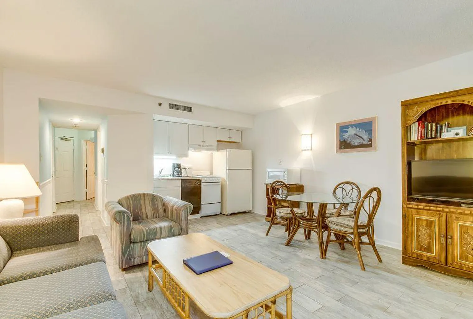 1 bed, 1.0 bath, 592 sqft, $2,576 — Photo 2