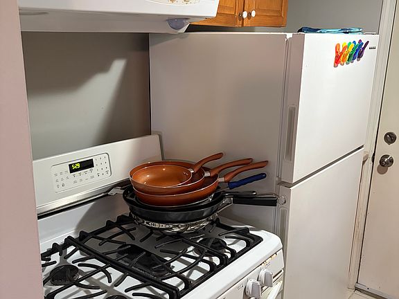 3rd image of 1091 Ridge Rd APT 2