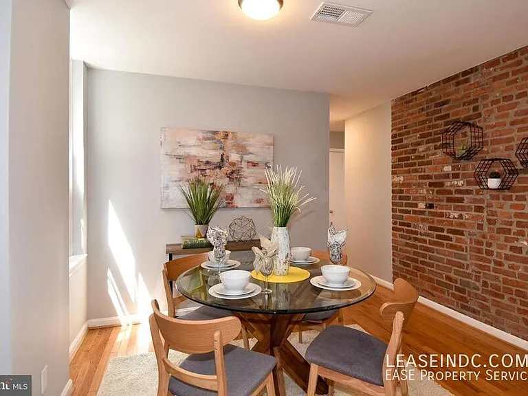 410 11th St NE #17 — Photo 9