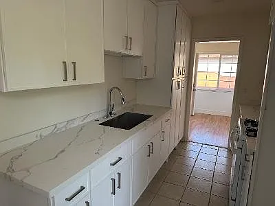 2 bed, 800 sqft, $3,200 — Photo 2