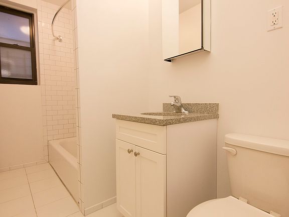 4th image of 4324 43rd St #407