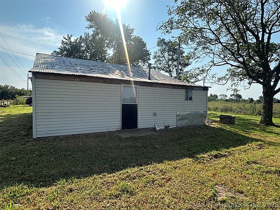 3rd image of 410800 E 1135th Rd