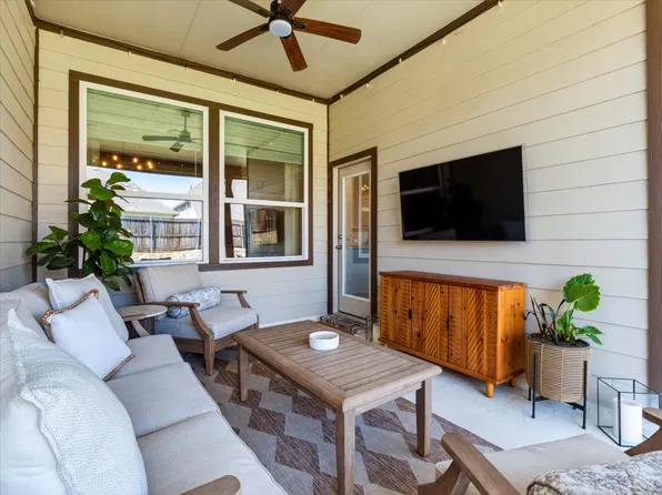 615 Frio Ln, Aubrey, TX 76227