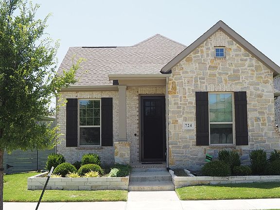3rd image of 724 Streetside Ln