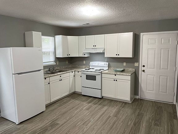 4th image of 1304 Bencini Pl #B
