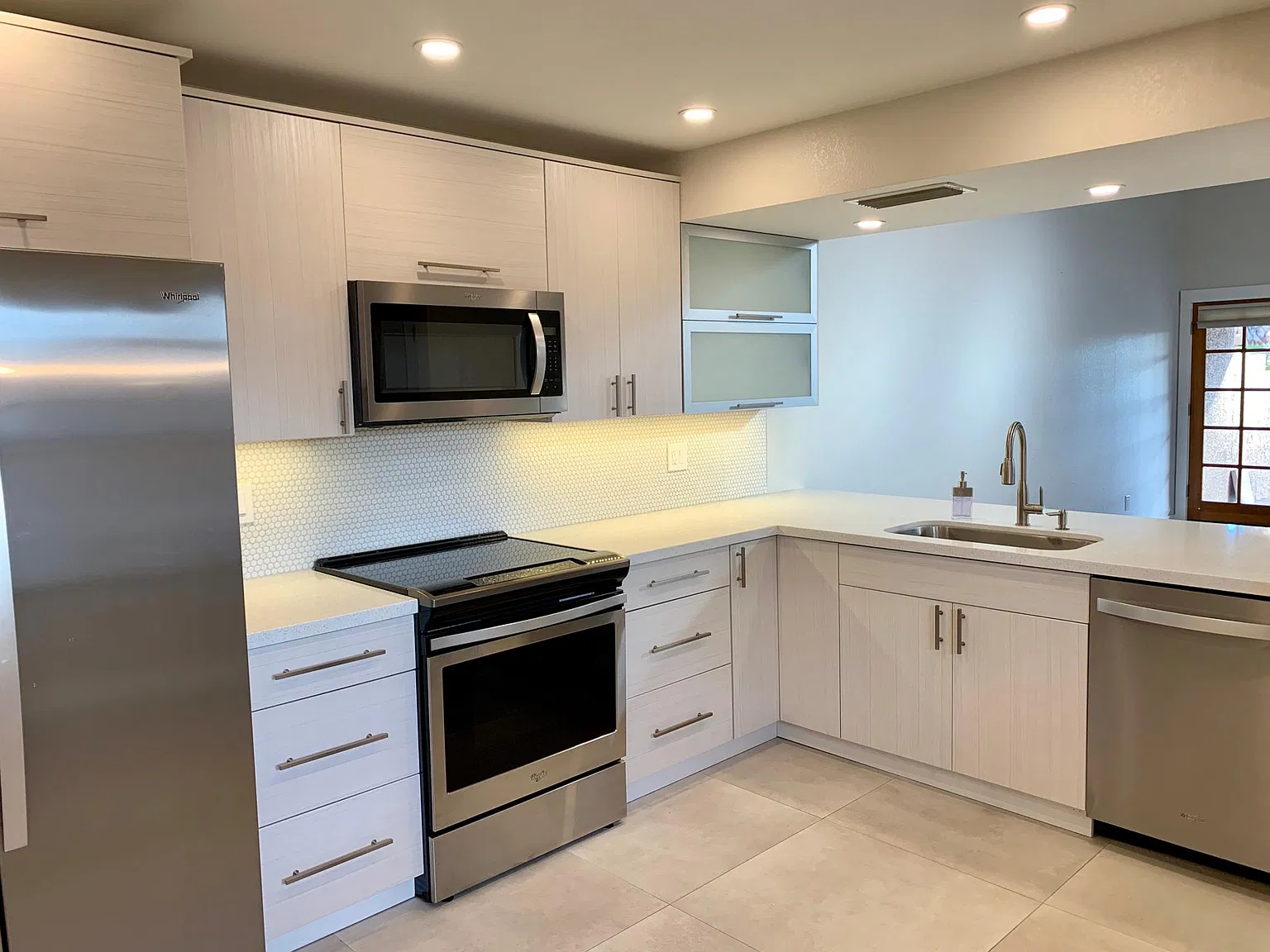 2 bed, 1100 sqft, $2,400 — Photo 1