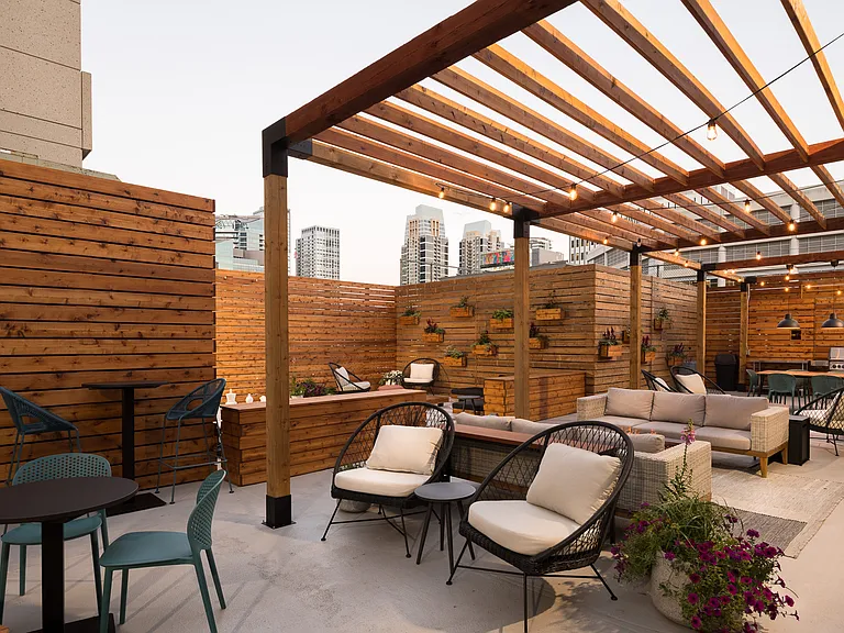 123 10th Ave SW — Photo 25