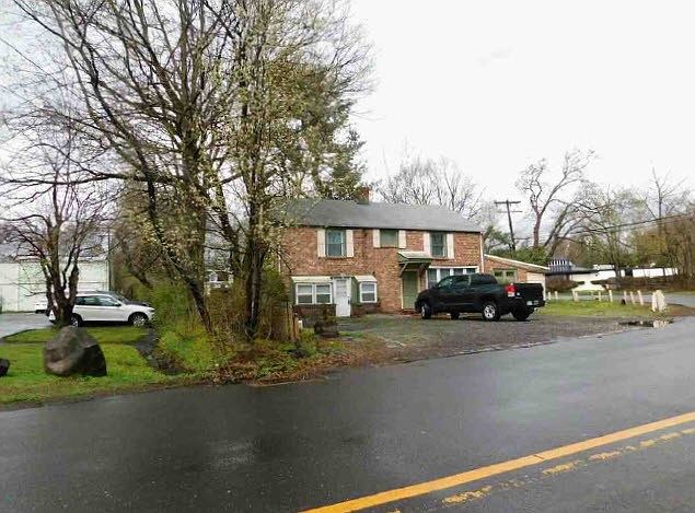 2nd image of 100 Old Kings Hwy N