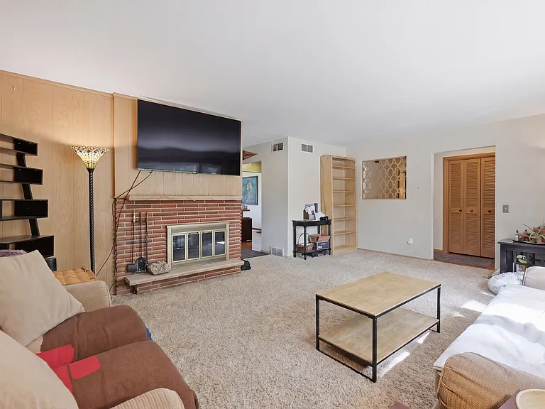 Living room, 5122 Marathon Drive