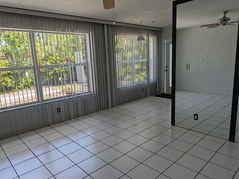125 SW 19th Ave #UTIL INCLUDED — Photo 19