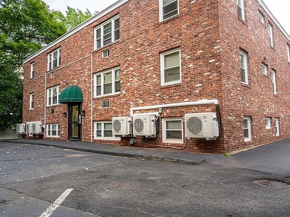 3rd image of 225 S Main St APT 6