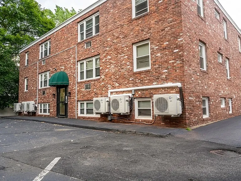225 S Main St #6 — Photo 3