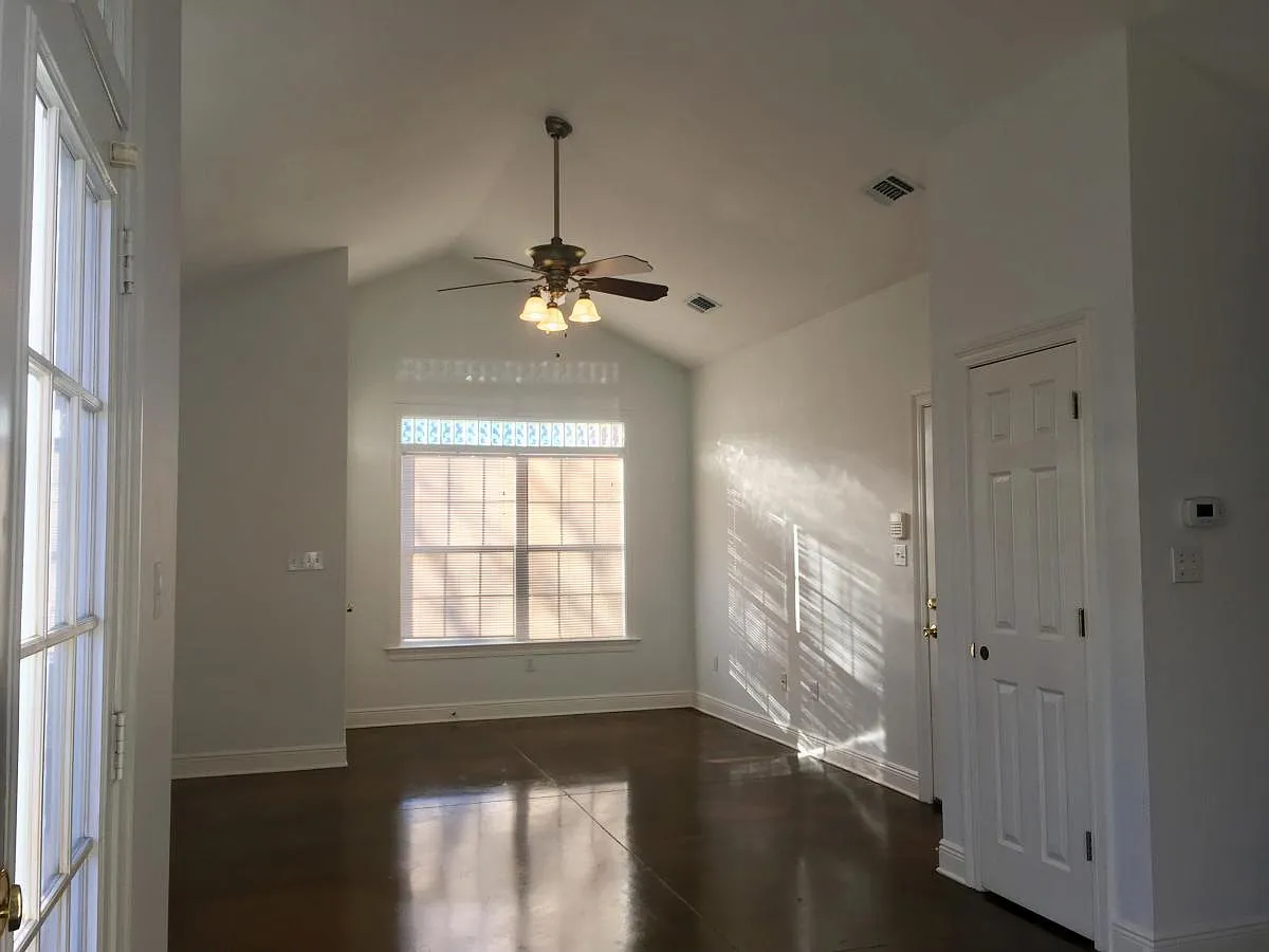 912 Singley Avenue — Photo 4