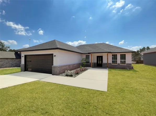 2303 Forest Hill Ln, Granbury, TX 76048