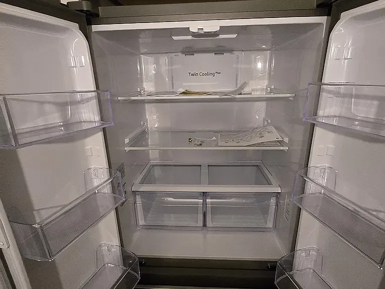 New Samsung refrigerator with icemaker