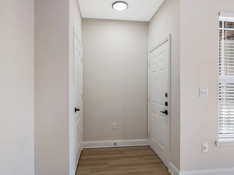 Ashbury Square Apartments — Photo 73