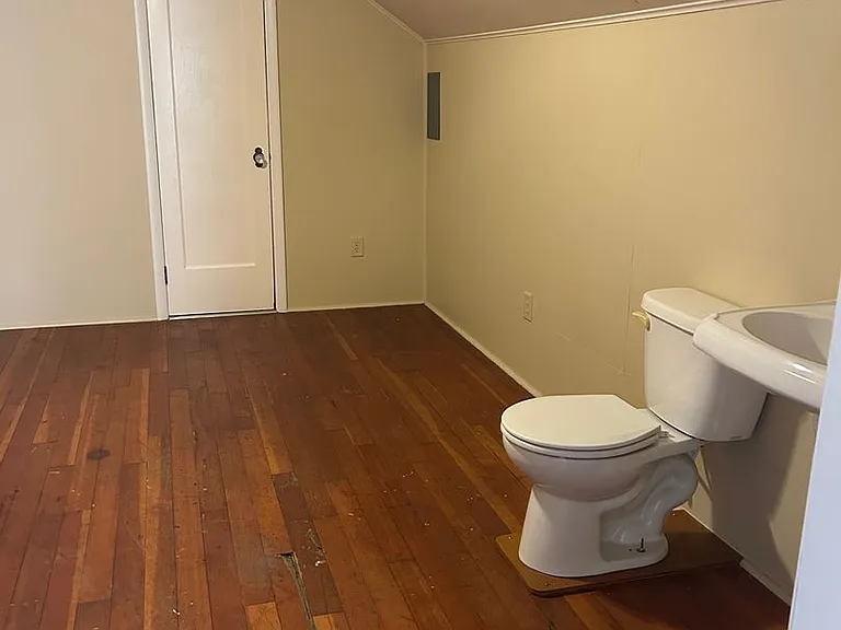 1186 NE Alpine Ave — Photo 7